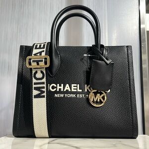 MICHAEL KORS
Mirella Small Pebble Leather Crossbody Bag
Black
NWT